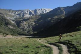Direction le canyon sur ce joli plateau du Mt Perdu - Pyrenees - Espagne
